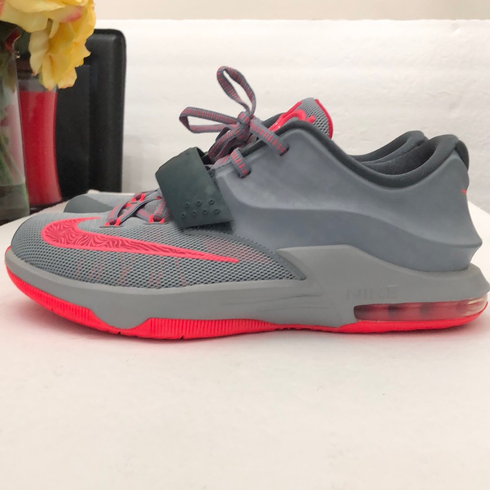 NIKE KD 7 “CALM BEFORE THE STORM” RUNNING SNEAKERS MENS-BOYS SIZE 6Y
